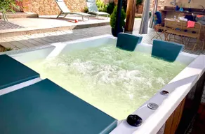 Caliandra. Jacuzzi and fireplace. - Image 3