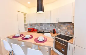 B35 - Deluxe Spacious Apartment Old Town-Free Parking - Image 5