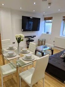 Spacious 2-bed apartment in central Kingston near Richmond Park - Image 3