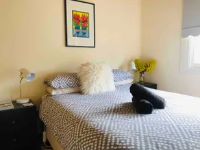 The Whitehouse. pet friendly and very central. - Image 3