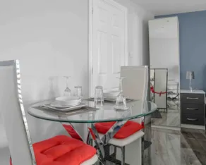 Modern and Stylish 1-Bedroom Guesthouse near M6 J10 Perfect for Business Stays & Couples Free Parking & Wi-Fi - Image 4