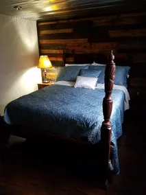 Cabin located at Sonny’s RV Park. - Image 3