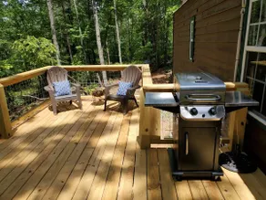 The Artful Dodger Getaway Cabin Charming & Unique - Image 2