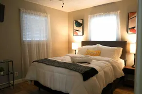 Cozy 3BR | 5 Beds | Crews, Families & Long Stays - Image 4