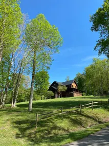 Dogwood Lane Retreat - Image 2