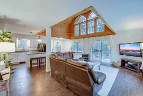 3 BED / 2 BATH HOME WITH BOAT SLIP - STEPS TO LAKE WALLENPAUPACK - Image 2