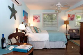 THE COTTAGE - 32 Steps to the Beach - Sleeps 2, drive to your door, Wifi, Grill. - Image 5