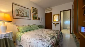 Cute room with private bathroom 25 min. to Venice. - Image 3