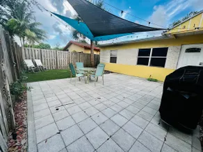 Cozy 2BR Retreat w/ Patio near Beach & Las Olas - Image 3