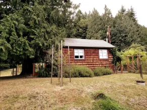 The Cabin at Cedar Farm: Spring-fed farm retreat - Image 5