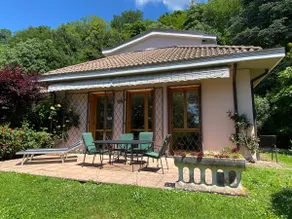 Lakefront house with pool and private garden - Image 4