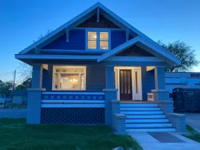 Maybee Mansion - Historic Downtown 1919 Craftsman! - Image 3