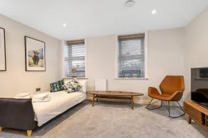 Beautiful Executive Apartment 6 - Image 5
