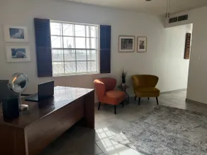 Cozy 1 bedroom house with excellent location - Image 2