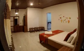 Bee Line Holiday Apartment - Image 2