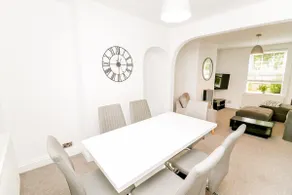 New city house, great location - with parking - Image 5