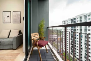Work & Play: Resort-Style 2BR, FastWiFi & Netflix - Image 3