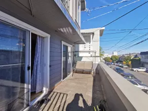 80 -3B2B House, Deck near FWY & Transit - Image 2