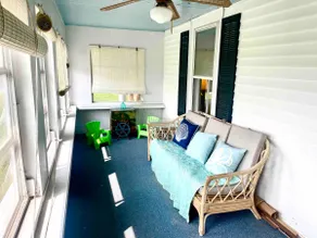 Secluded Seaside Village Retreat in Fishing Town - Image 3