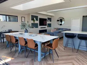 Luxury five star beachfront bungalow - Image 3