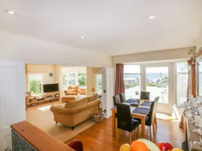 Fantastic Beach Location and Fabulous Views - Image 4