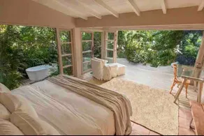 Luxury beachfront stylish new house - A design gem - Image 2