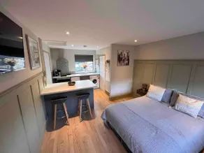 Seaview 1 bed open condo - free parking - Image 2