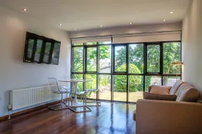 Charming Summerhouse Annexe in lush gardens in Fowey - Image 2