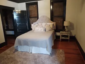 Entertainment District Loft - Image 5