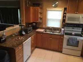 Location! Location! close to downtown, Whitman - Image 5