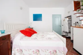 Vernazza apartment in the town center - Image 3