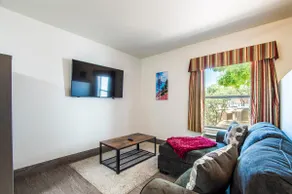 Comfy 2 Beds Queen Deluxe - Sierra Vista - Image 3