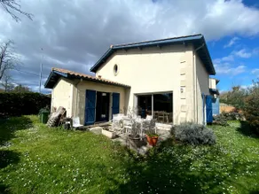 Charming family home with 4 bedrooms and parking - Image 2