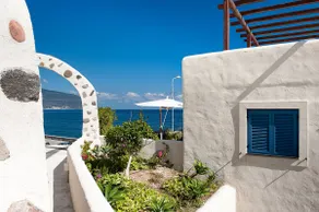 Aeolian-style apartment with side sea view - Image 3