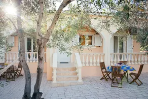 Villa with Private Access to the Beach - Image 2