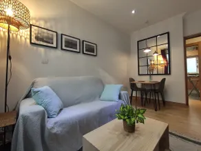 Centrally located and renovated. Intermodal. 2 bedroom intermodal - Image 3