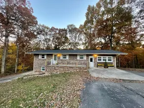 “The Country” Lake House w/ Private Dock - Image 2