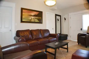 COZY PRIVATE 3 BEDROOM APARTMENT HIGH END SLEEP 6 - Image 5