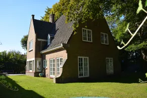 Central villa with 4 bedrooms - Image 2