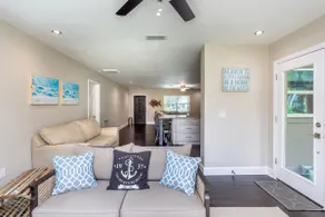 Stones Throw Riverhouse and Private Dock - Image 2