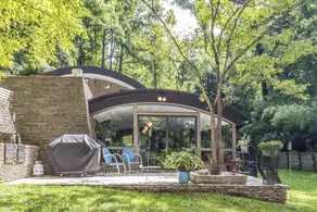 Unique Mid-Century Modern Gem - Image 2