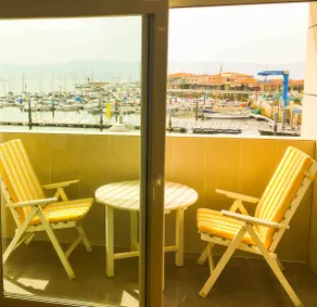 Excellent location with sea views - Image 5