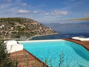 Luxurious villa with private swimming pool - Image 2