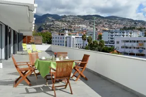 Dernier étage dans le centre de Funchal près de Farmers Market Parking privé Wifi gratuit - Image 2