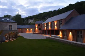 Railway Apartments - Image 2