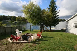 Beautiful lakefront cottage, fully winterized. - Image 3