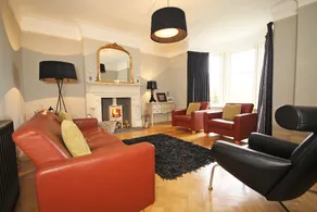 Family retreat, games room and hot tub - Image 3