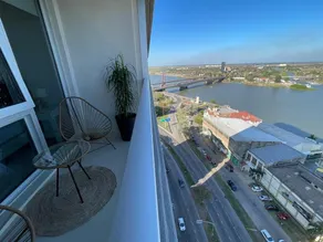 Luxurious apartment on the river with a stunning view - Image 3