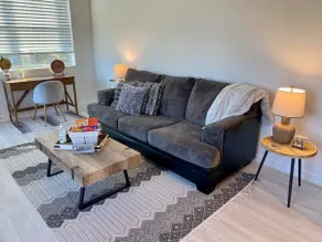 New! Stylish Townhouse Near Edgefield! - Image 4