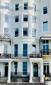 2 Bedroom Flat With Stunning Sea View - Image 3